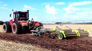 Работа ЧДТ-4 по влажной почве с растительными остатками кукурузы