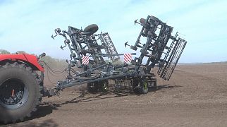 Культиватор КШУ-12 на испытаниях после зяблевой вспашки